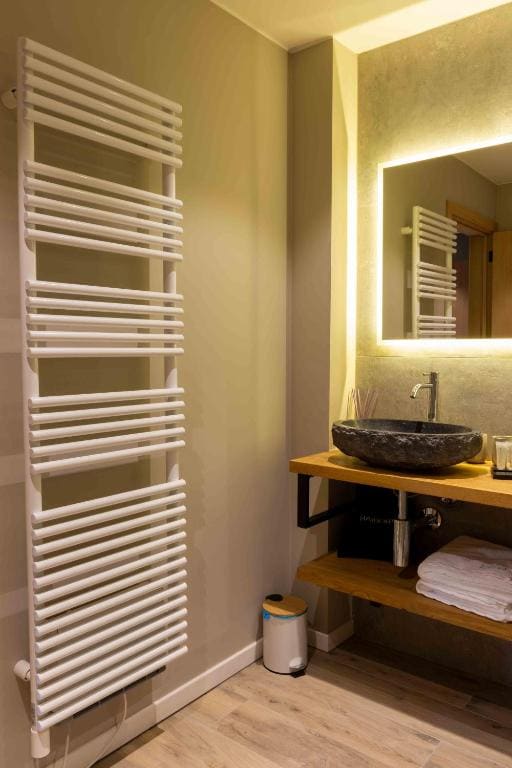 Deluxe King Room room - Image 1