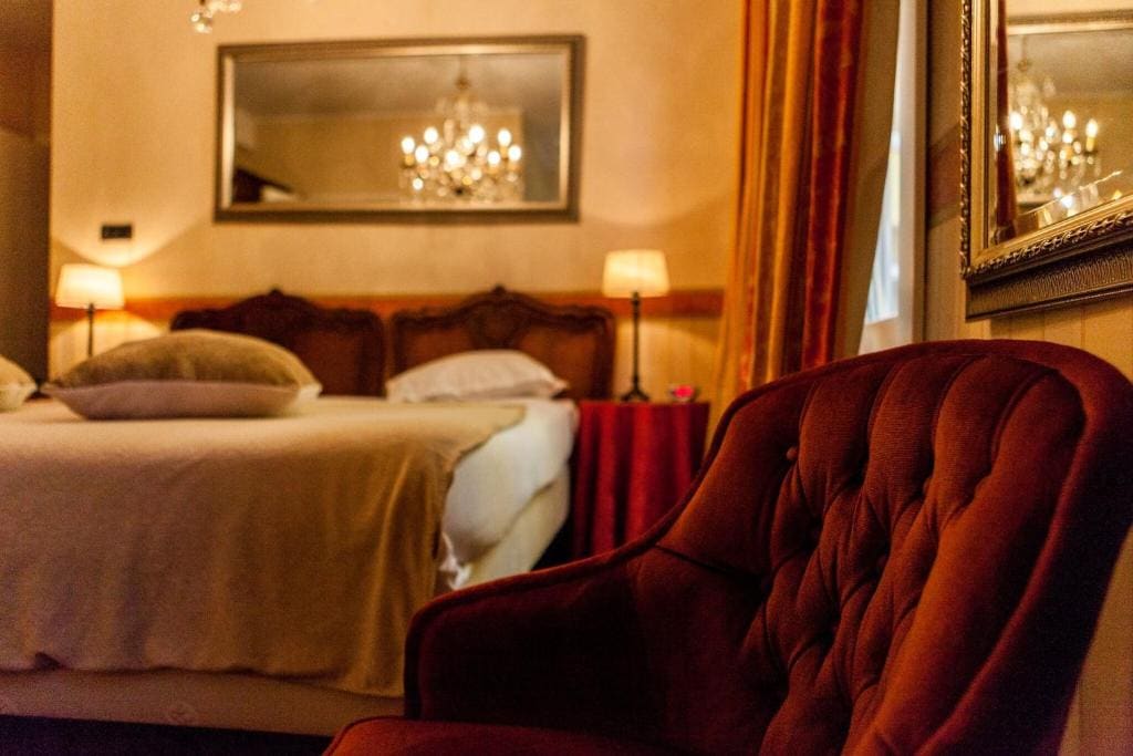Courtyard Deluxe Suite with Bath room - Image 2