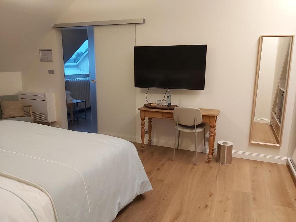 Deluxe Double or Twin Room room - Image 3
