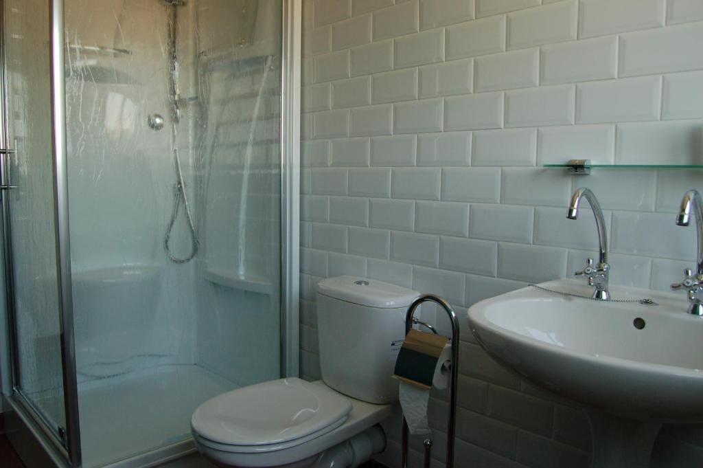 Double Room with Private Bathroom room - Image 3