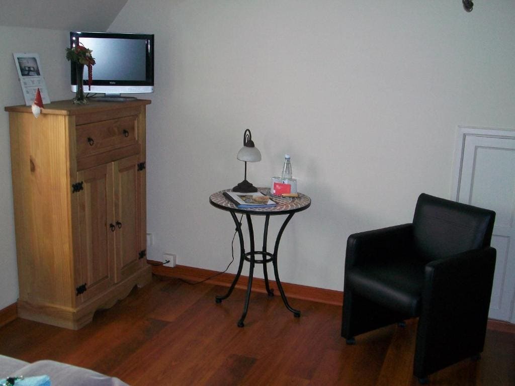Double Room with Private Bathroom room - Image 2