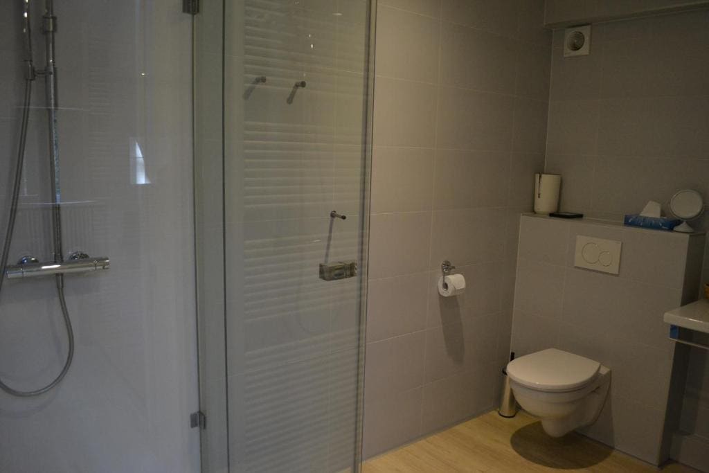 Deluxe Family Room room - Image 3