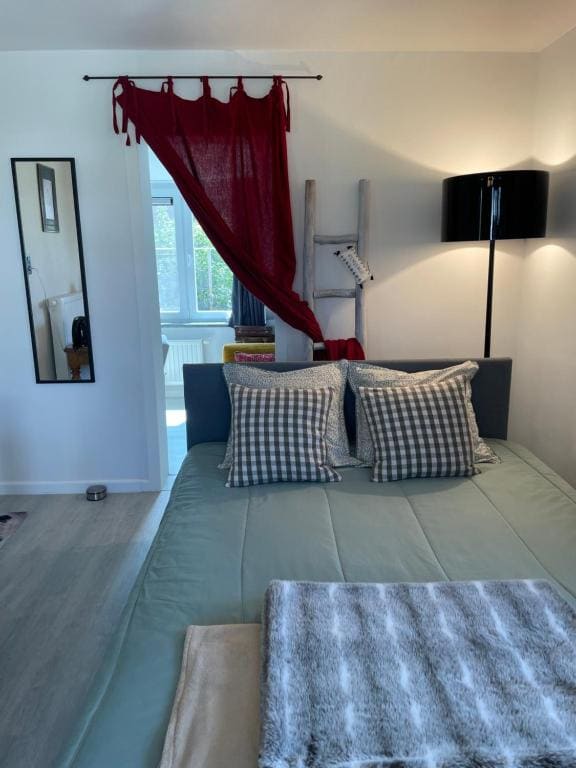 Deluxe Double Room with Balcony room - Image 2