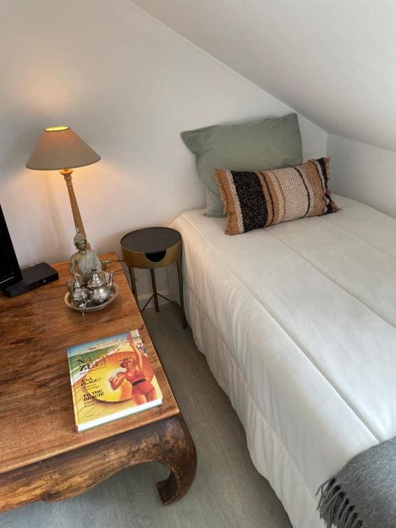 Deluxe Double Room with Balcony room - Image 3