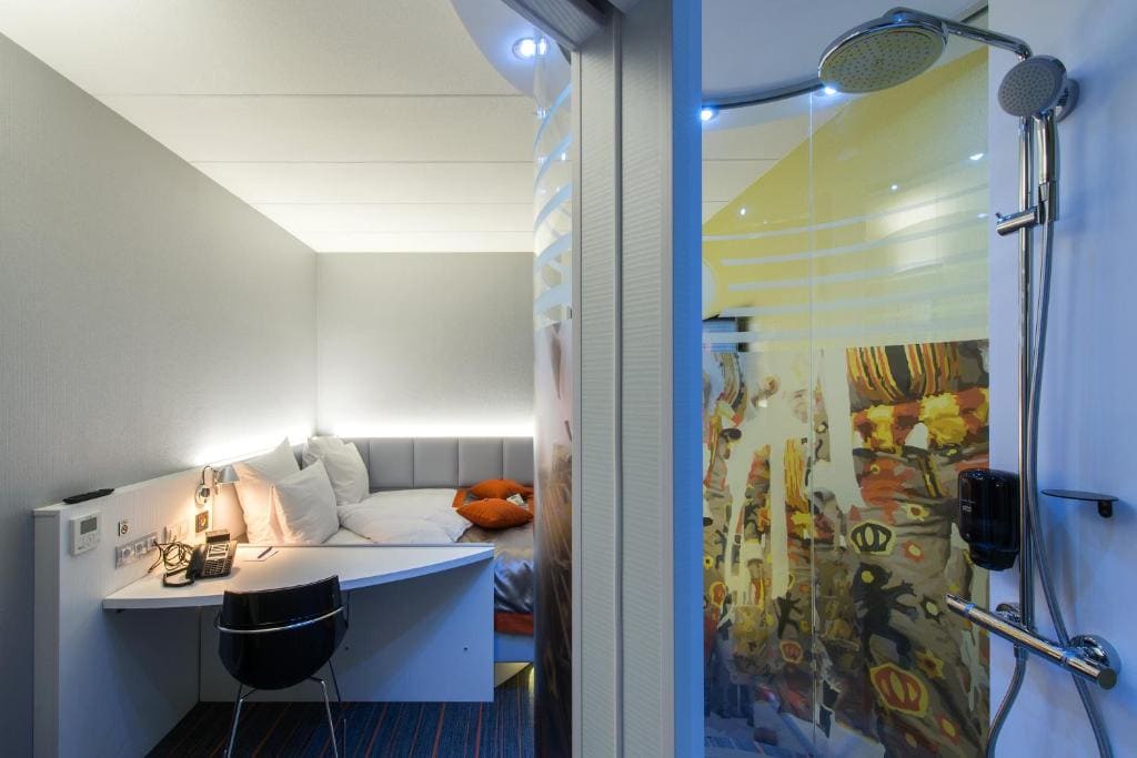 Deluxe Queen Room room - Image 1