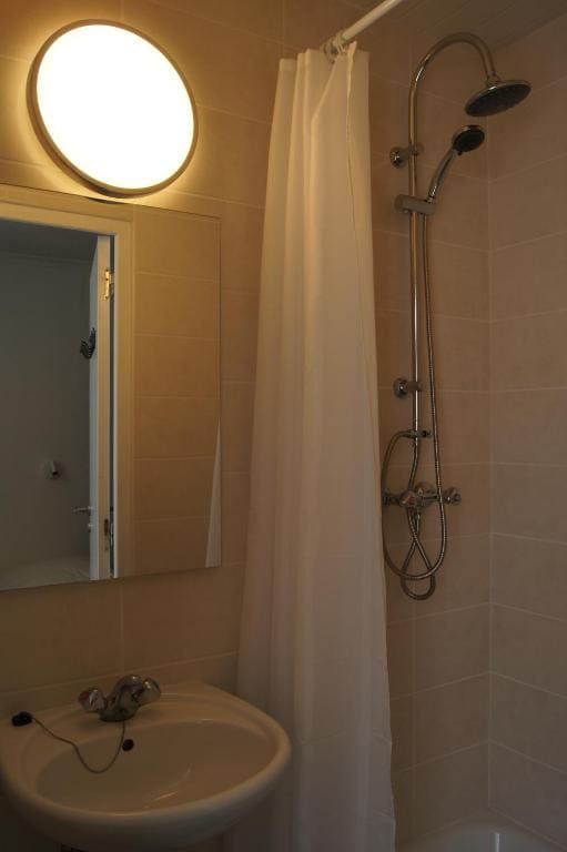 Budget Double Room room - Image 3
