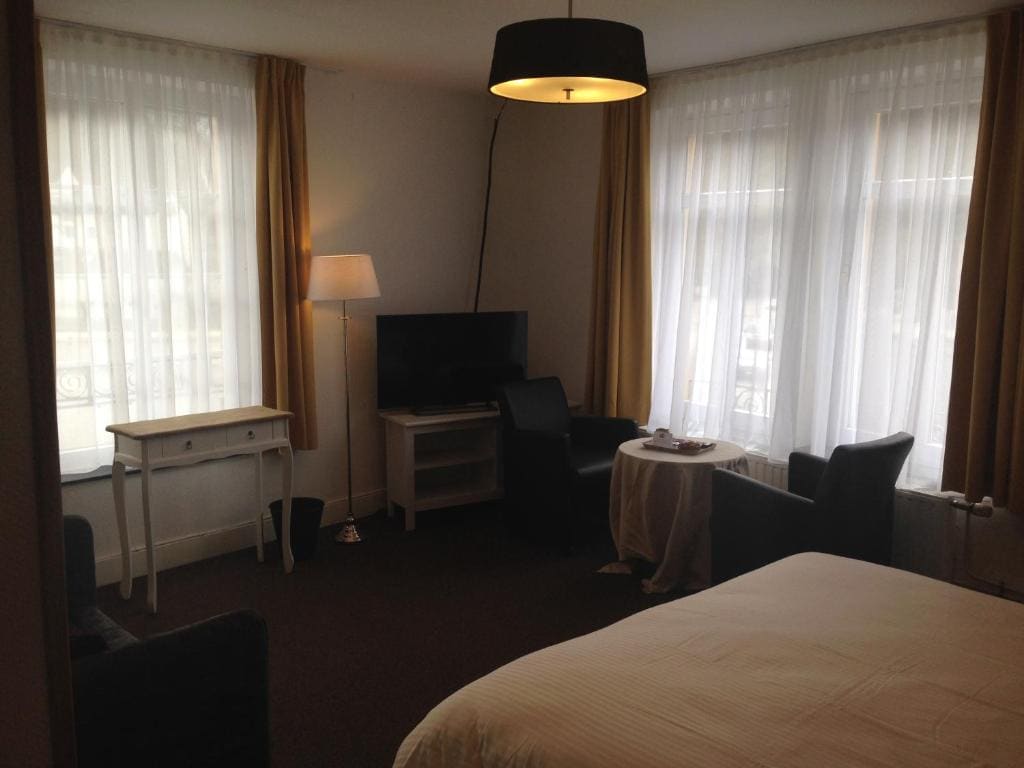 Deluxe Junior Suite room - Image 2