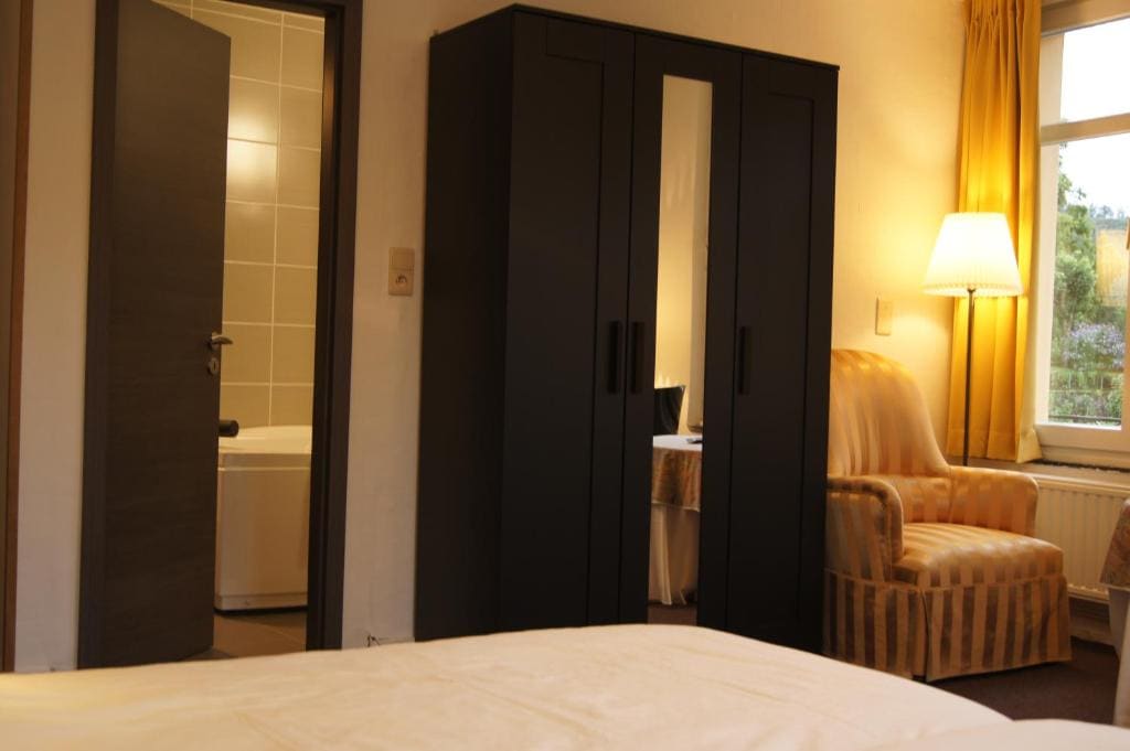 Superior Twin Room room - Image 3