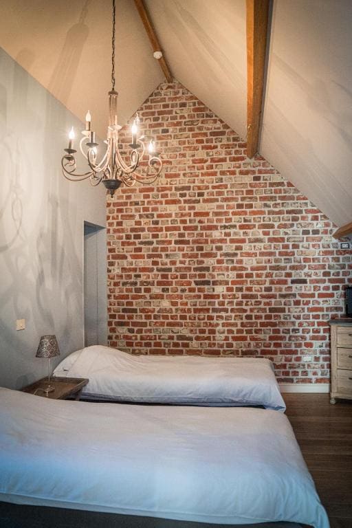Five-Bedroom House room - Image 3