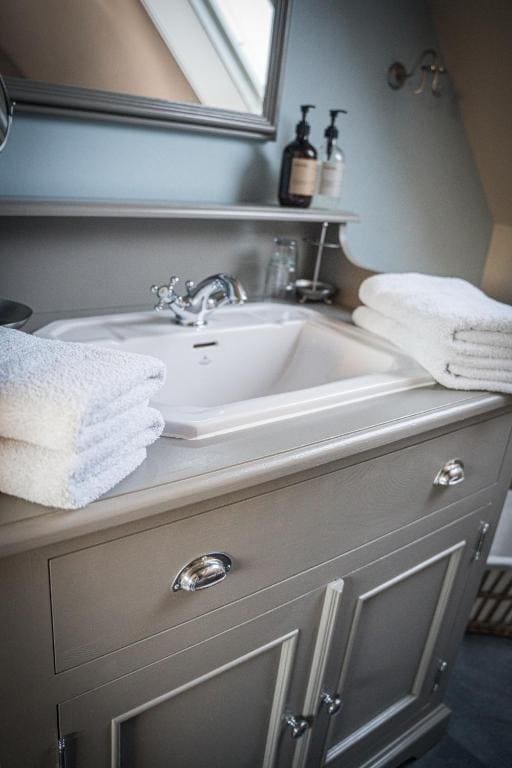 Triple Room with Private Bathroom room - Image 2