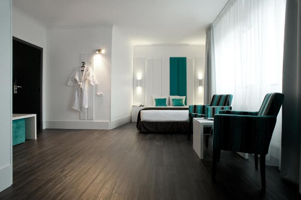 Deluxe Twin Room room - Image 1