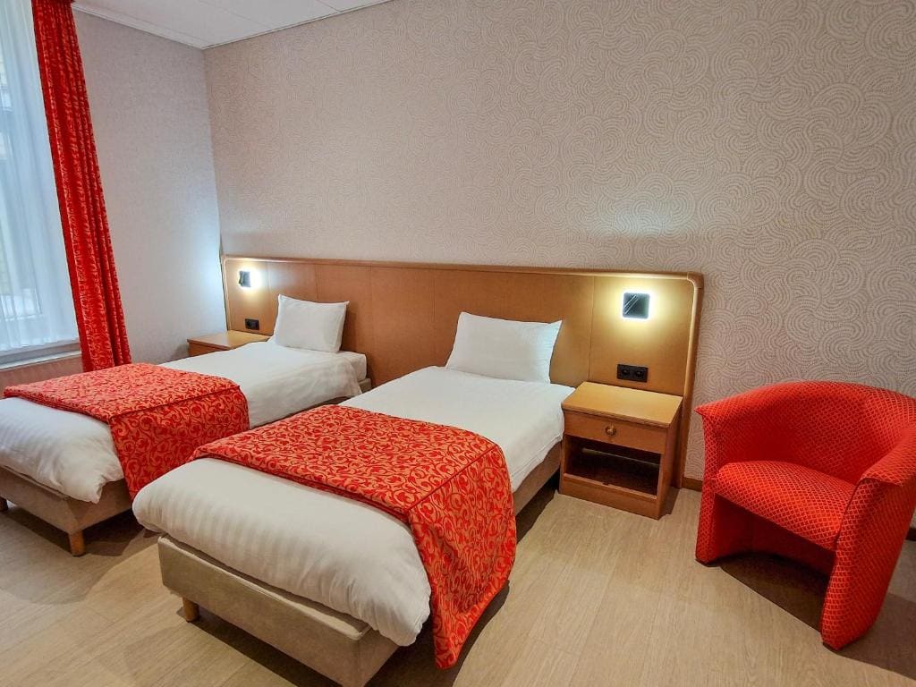 Superior Twin Room room - Image 2