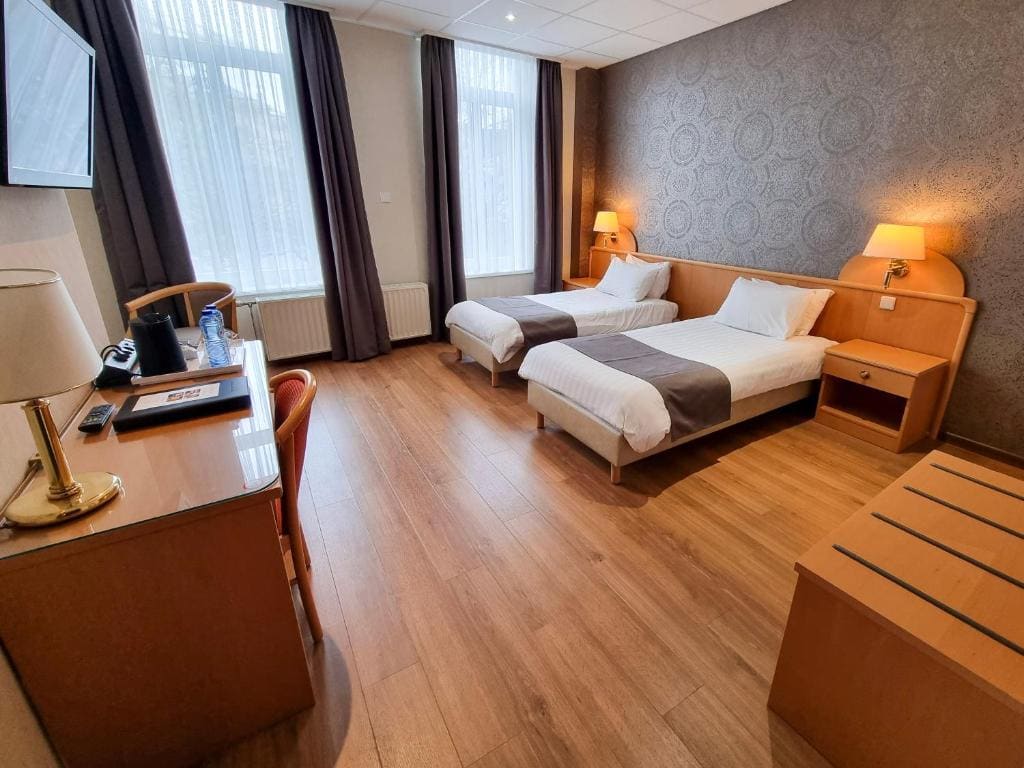 Superior Twin Room room - Image 3