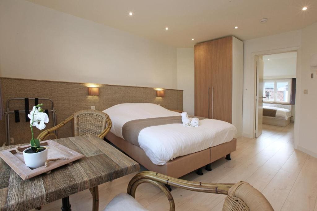 Family Two-Bedroom Suite room - Image 1