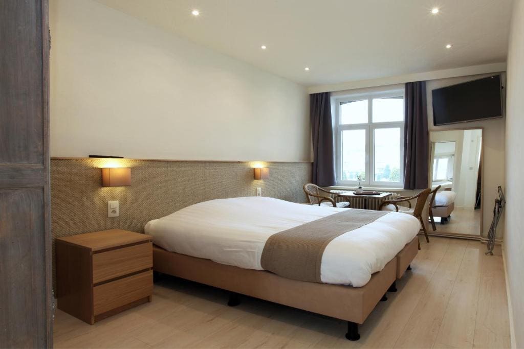 Family Two-Bedroom Suite room - Image 3