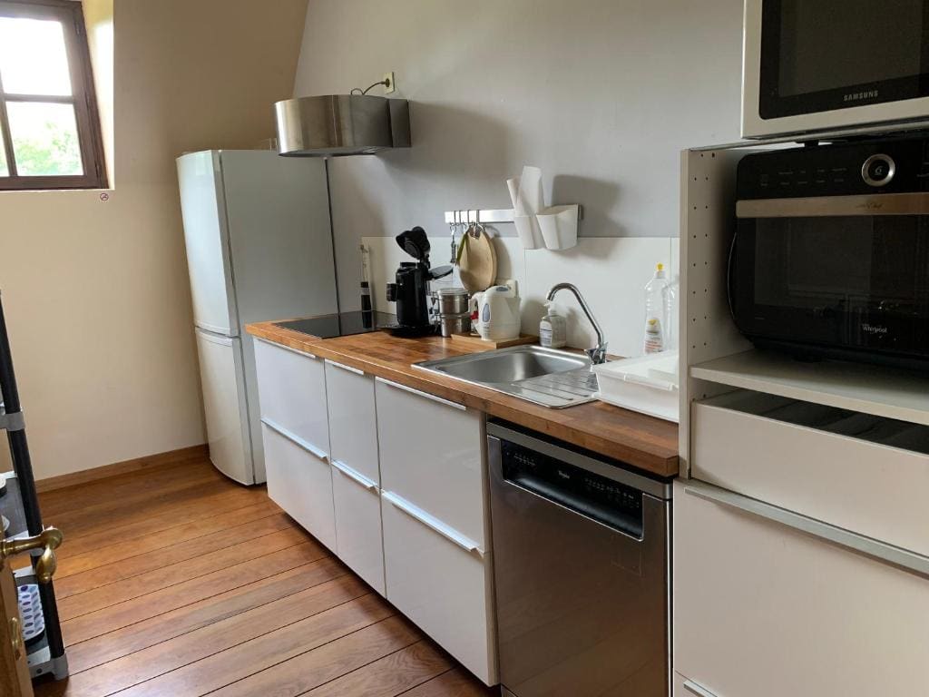 Four-Bedroom House room - Image 1
