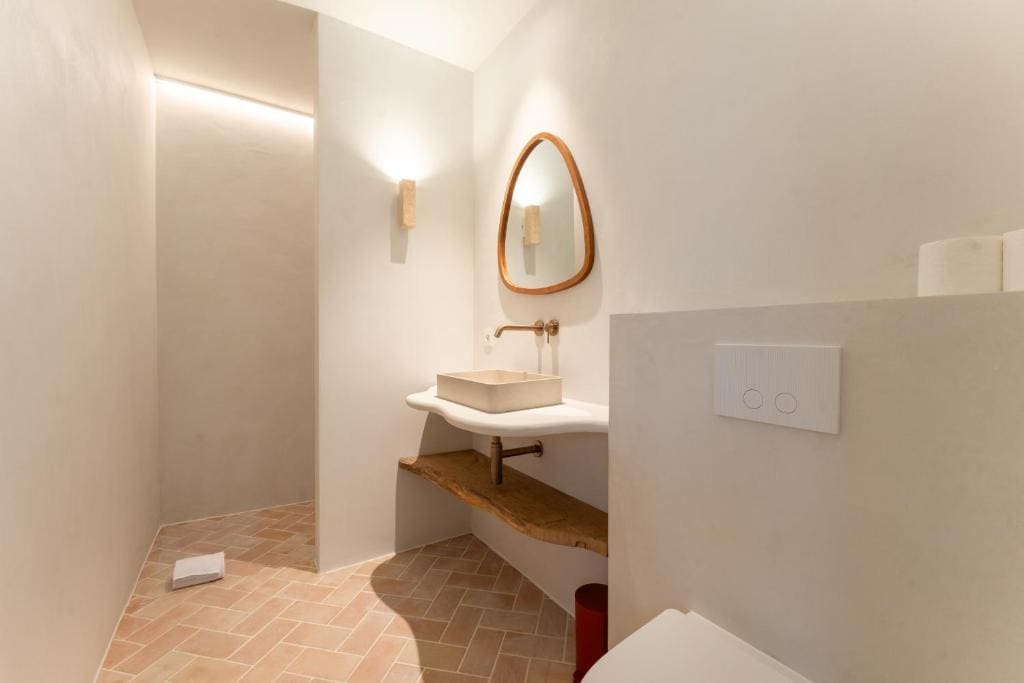 Deluxe Queen Room room - Image 1