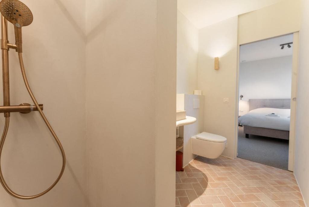 Deluxe Queen Room room - Image 2