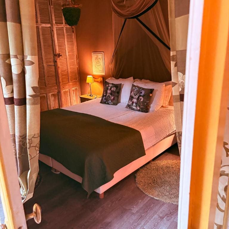 One-Bedroom Suite room - Image 2