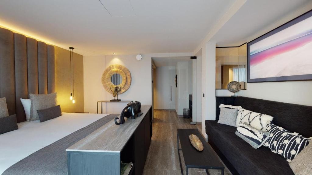Deluxe Suite room - Image 2