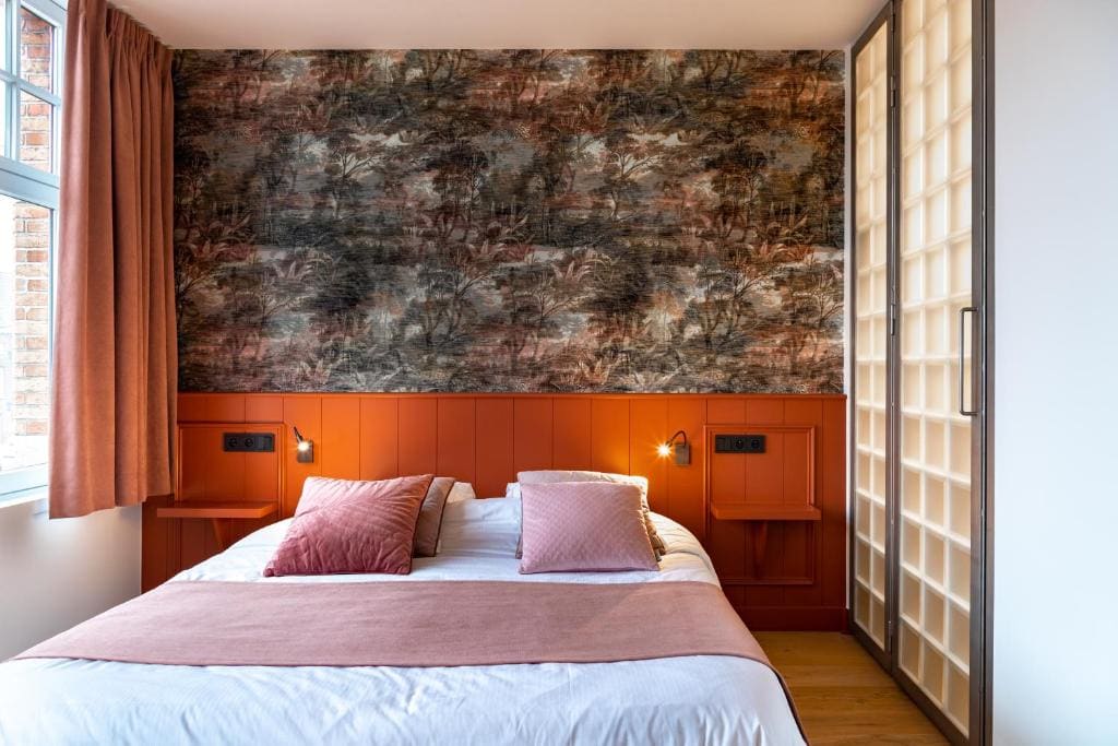 Double Room with Canal View room - Image 2