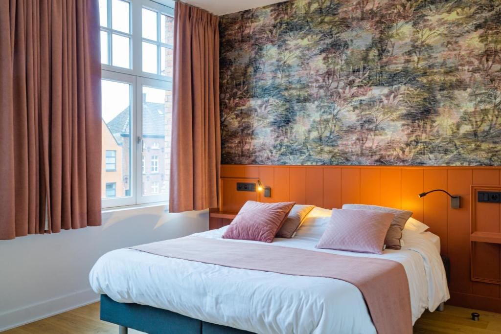 Double Room with Canal View room - Image 1