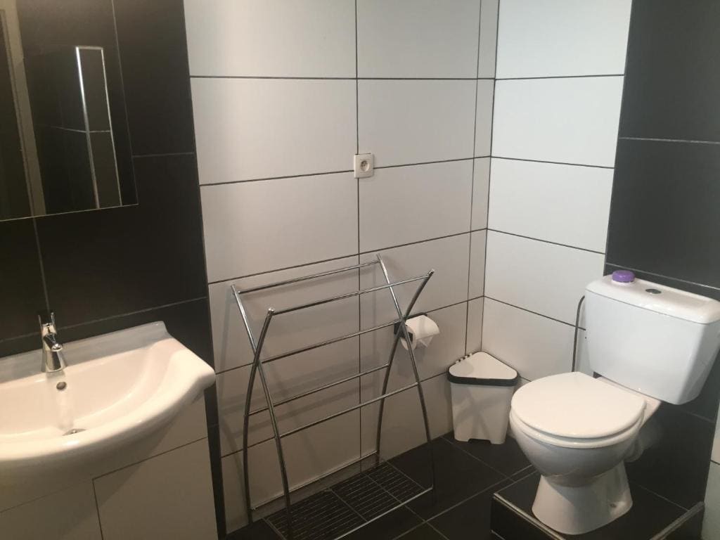 Four-Bedroom House room - Image 1
