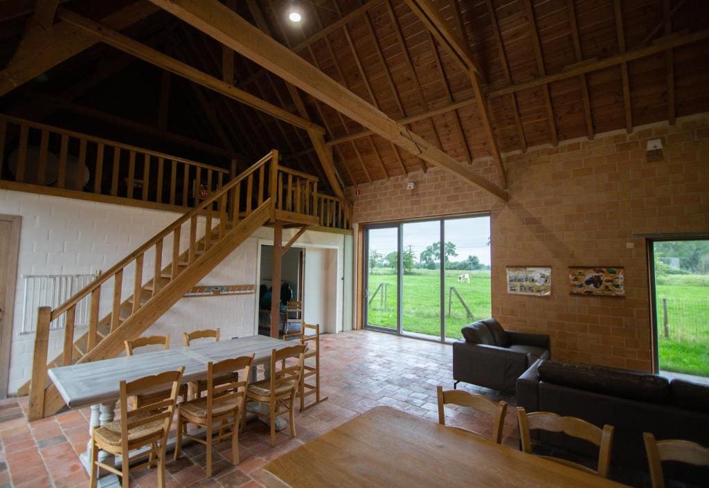 Six-Bedroom House room - Image 2