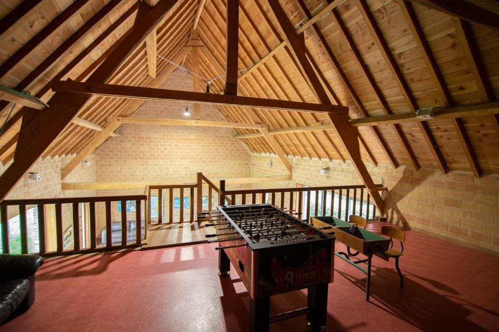 Six-Bedroom House room - Image 3