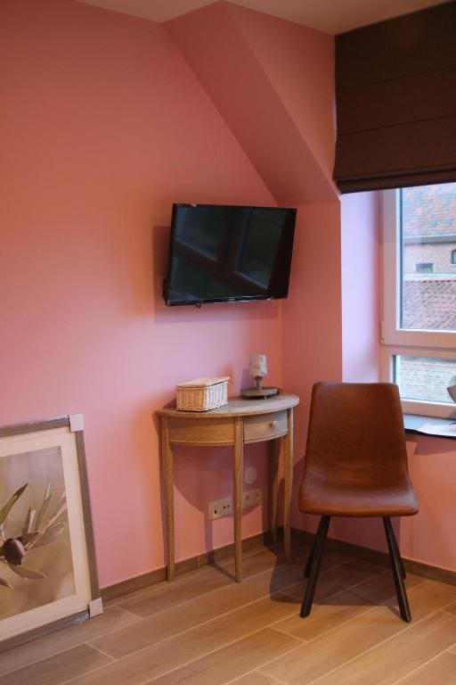 Deluxe Double Room with Bath room - Image 3