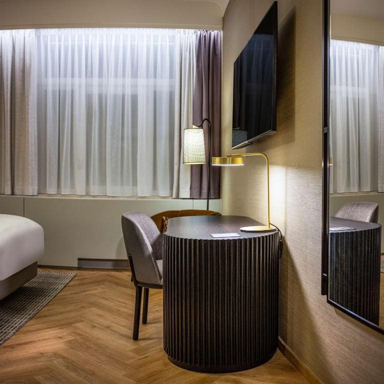 King Guest Room room - Image 2