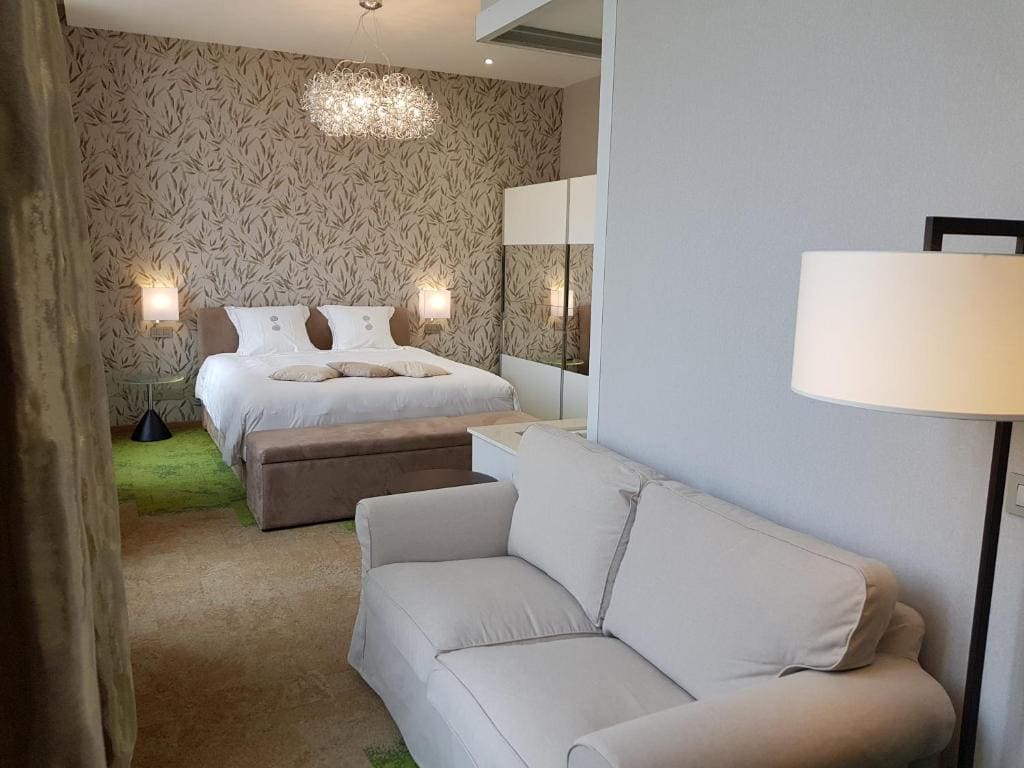 Deluxe Suite room - Image 2