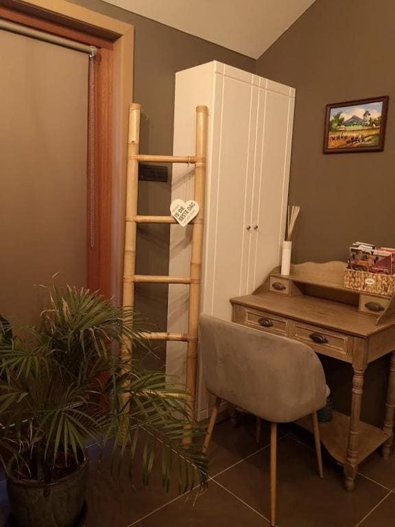 King Suite with Spa Bath room - Image 3