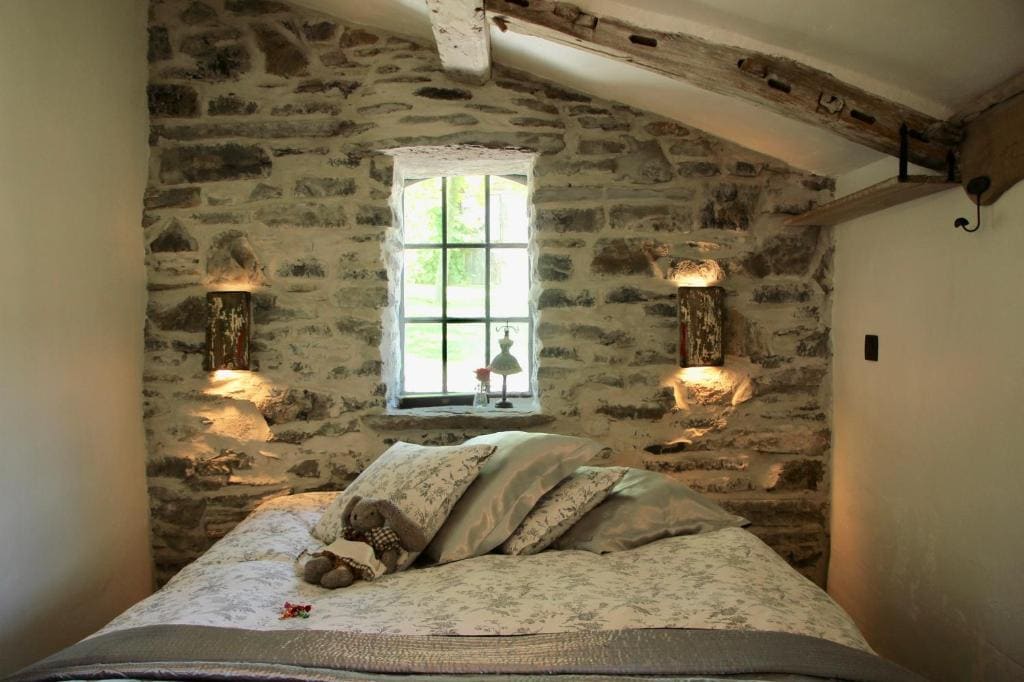 Deluxe Double Room with Shower room - Image 2
