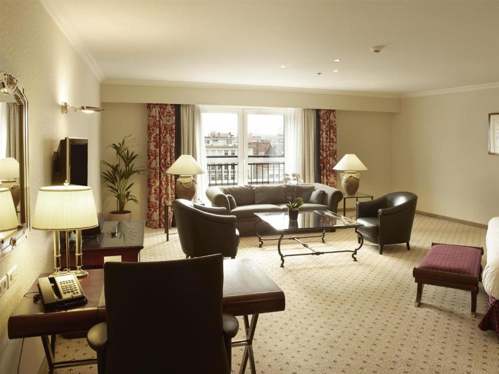 Ambassador King Suite room - Image 2