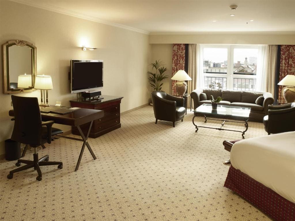 Ambassador King Suite room - Image 3