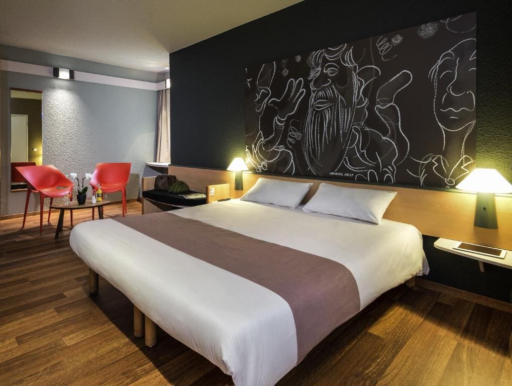 Superior Room with One Double Bed and One Single Bed room - Image 3