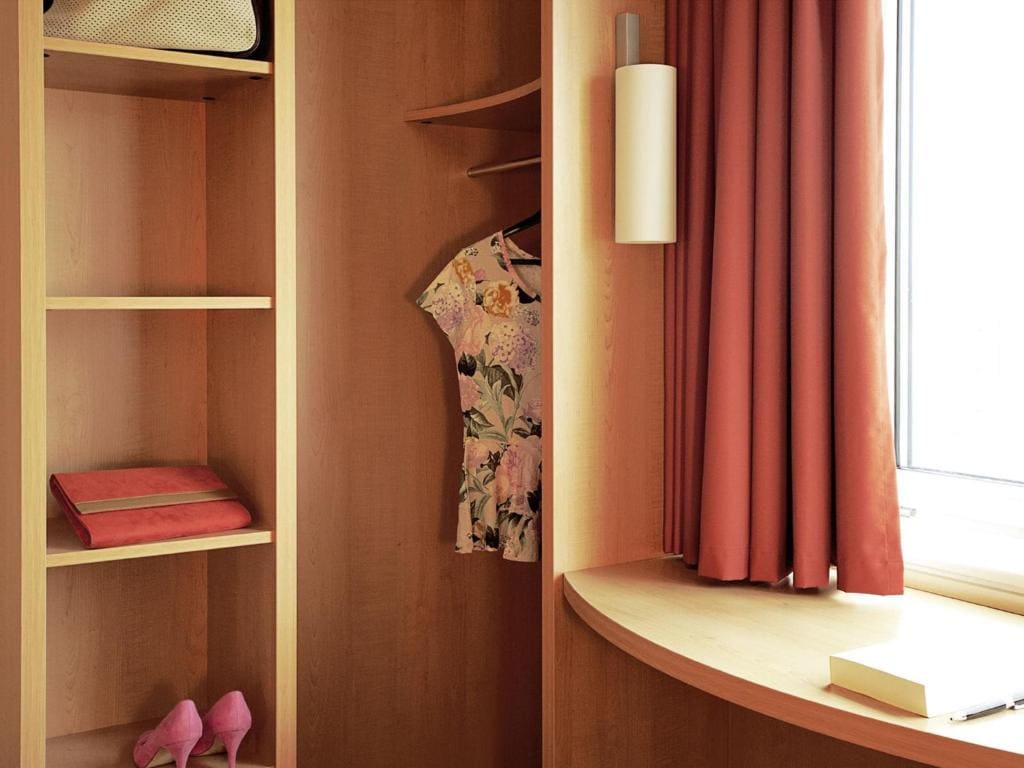 Superior Room with One Double Bed and One Single Bed room - Image 2