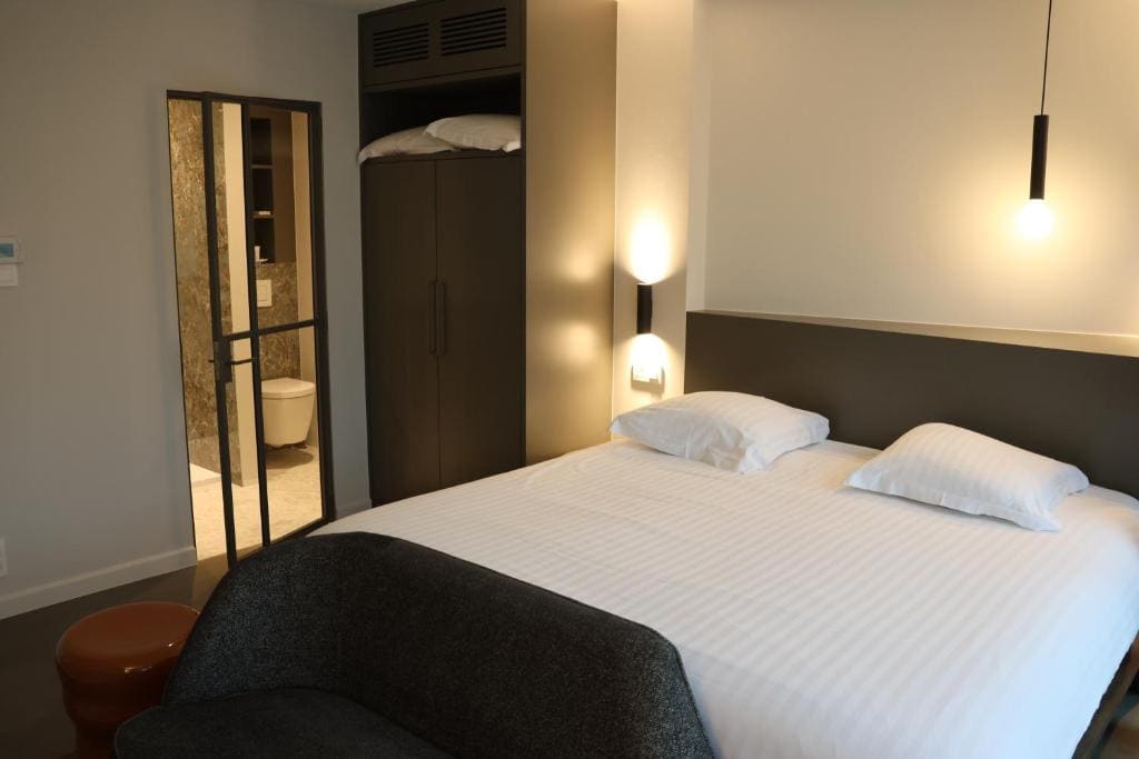 Double Room with Balcony room - Image 1
