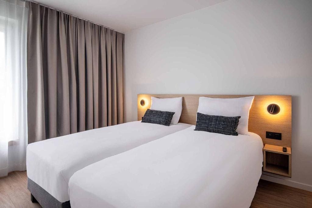 Deluxe Twin Room room - Image 3
