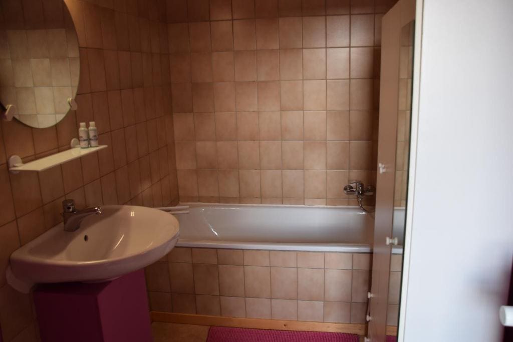 Double Room with Private Bathroom room - Image 3