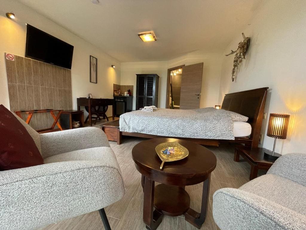 Double Room with Bath room - Image 1