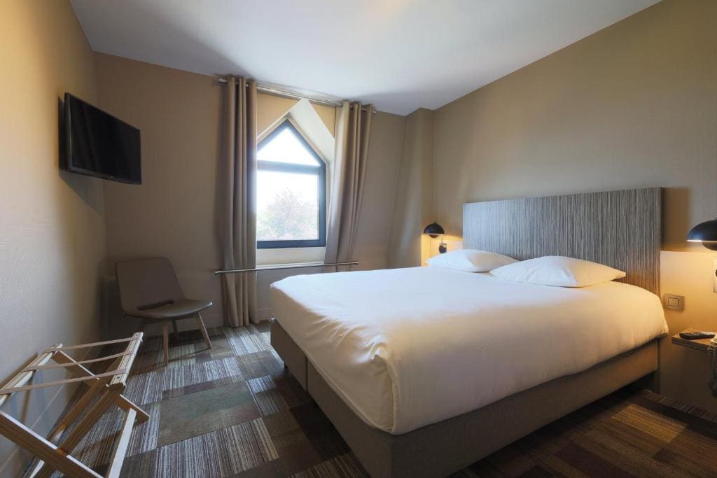 Two-Bedroom Apartment room - Image 1