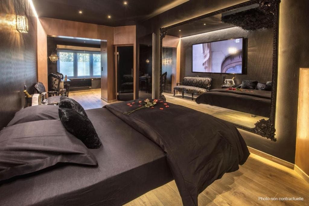 Junior Suite with Private Pool room - Image 3