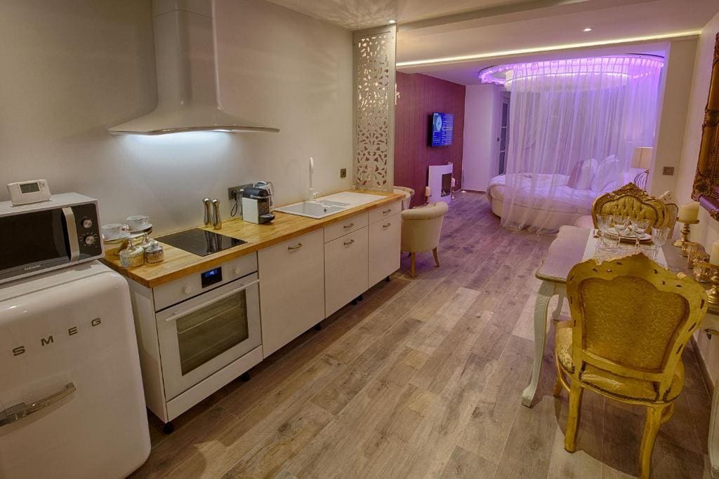 Suite with Sauna room - Image 3