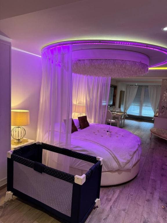 Suite with Sauna room - Image 1