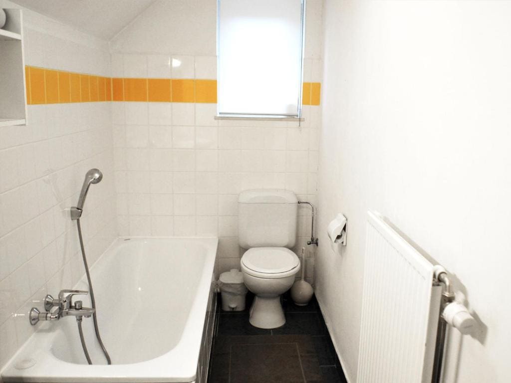 Twin Room with Bath room - Image 3