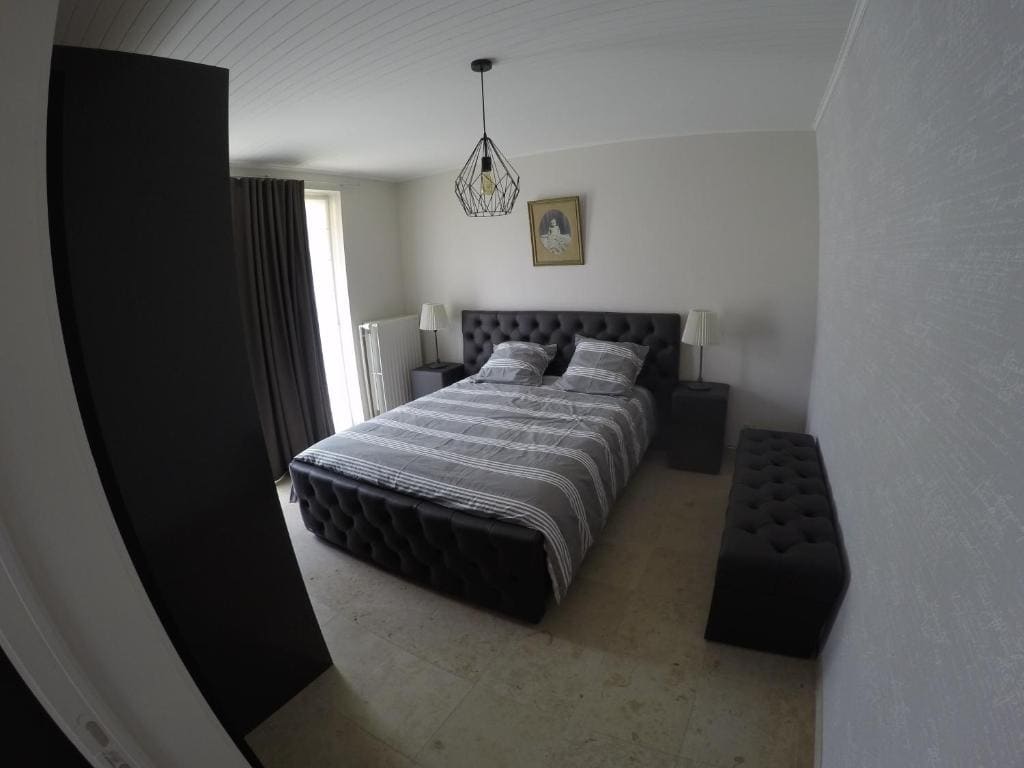 Deluxe Double Room with Shower room - Image 2