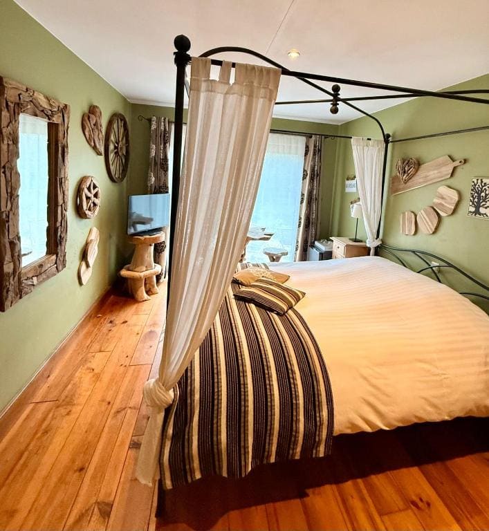 Deluxe Double Room with Bath room - Image 1