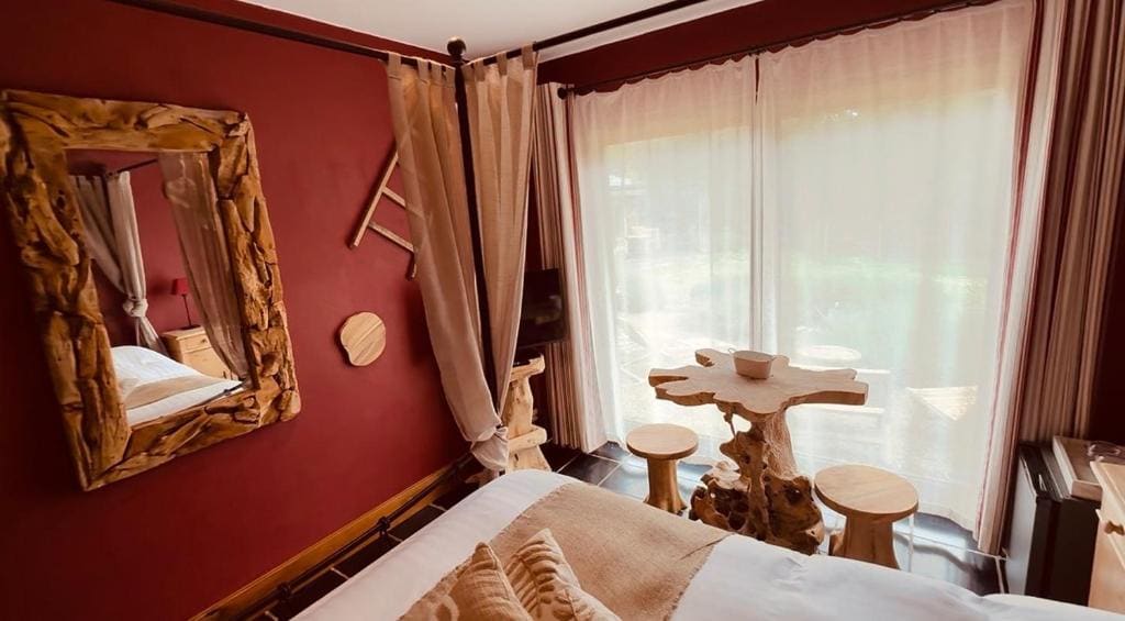 Deluxe Double Room with Shower room - Image 3